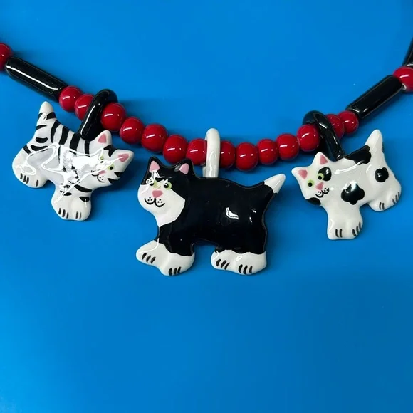 🖤©️FLYING COLORS ‘LOVING CATS’ vintage Ceramic necklace
